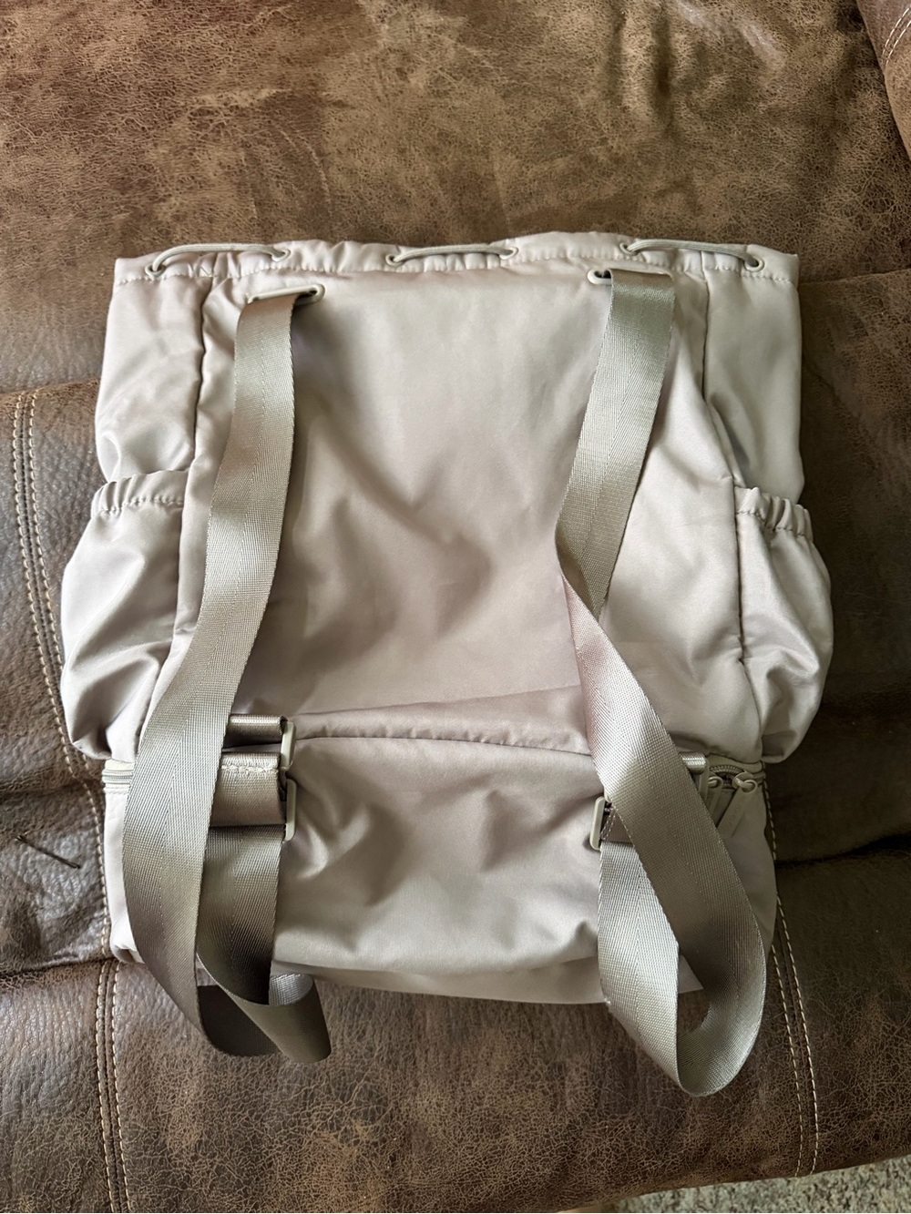 Beyond Yoga Gray Drawstring Tote Backpack - Picture 3 of 5